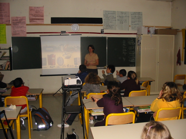 Ecolobus dans une classe � Thonon
