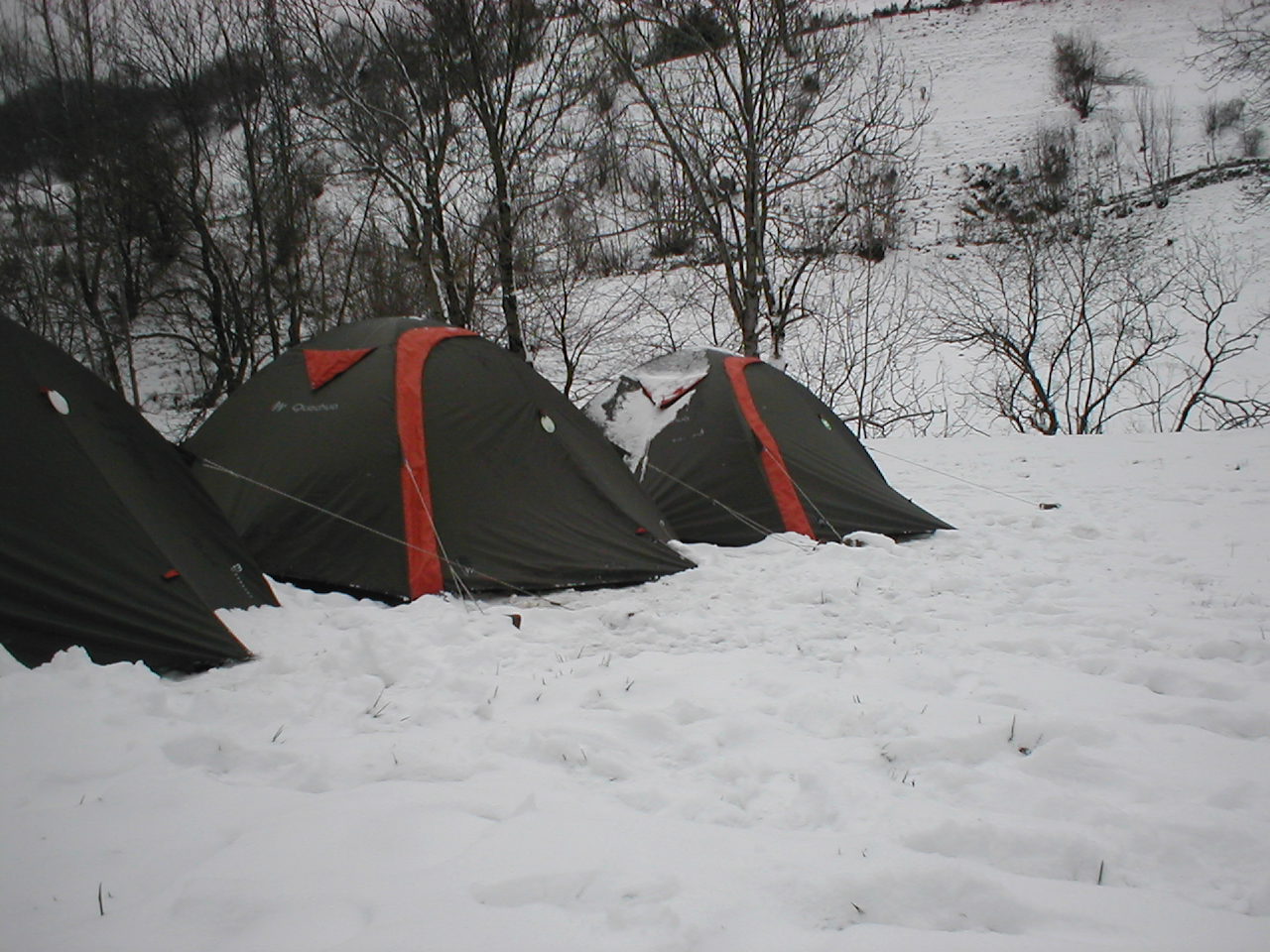 Nos tentes sous la neige.